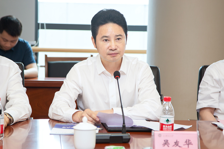 XCB_2120.jpg XCB_2120.jpg