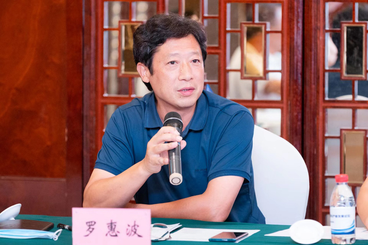 副校长罗惠波带队参加传统酿造食品技术创新与产业发展论坛.jpg