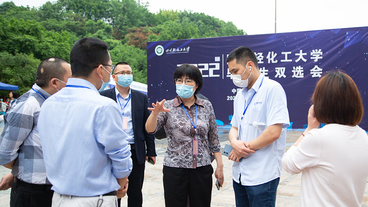 XCB_8340.jpg XCB_8340.jpg