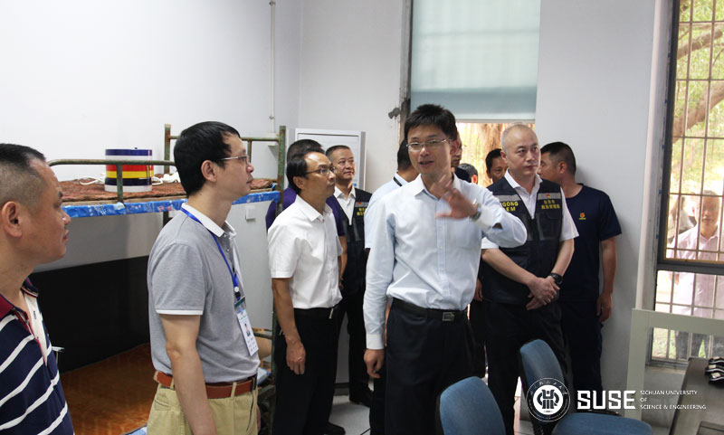 自贡市领导一行莅校调研安全工作1.jpg