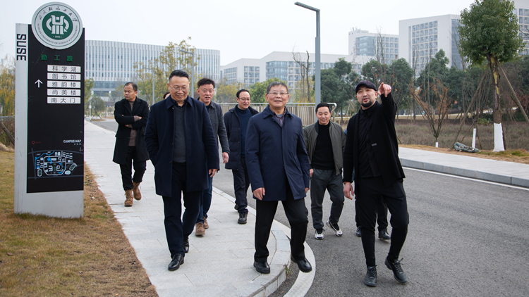 XCB_9715.jpg XCB_9715.jpg