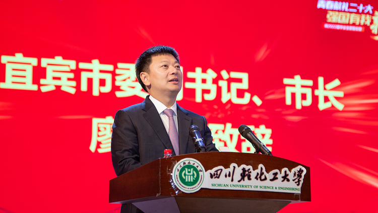 XCB_3303.jpg XCB_3303.jpg