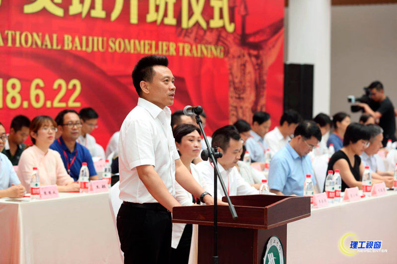 庹先国讲话.jpg