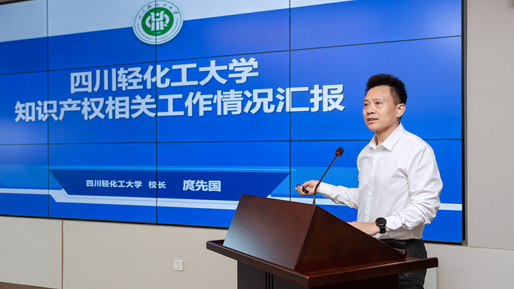 XCB_3243.jpg XCB_3243.jpg