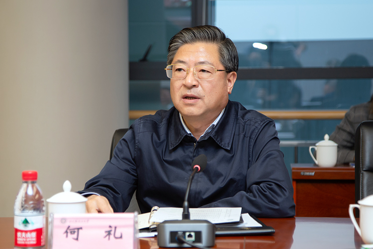 XCB_3330.jpg XCB_3330.jpg