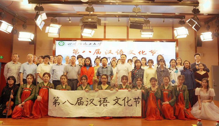 演员合照.jpg