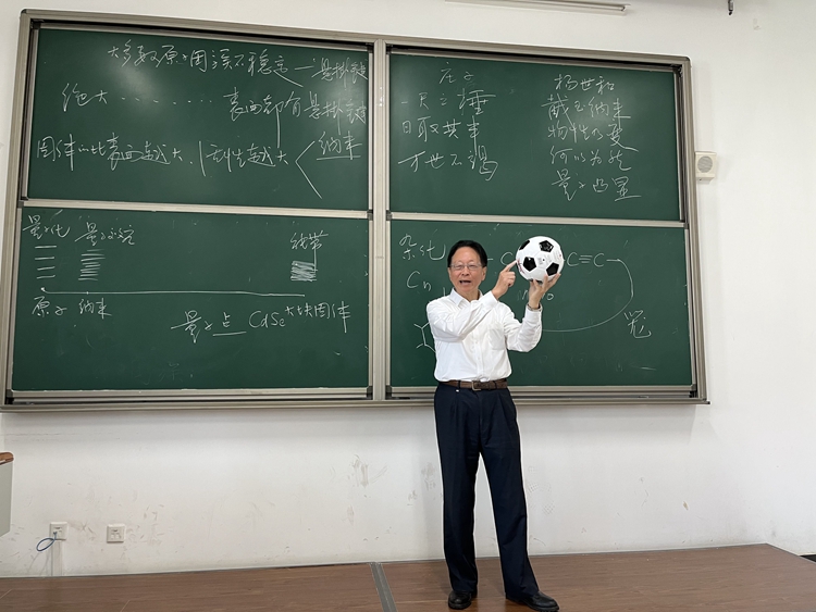 郑院士图片-2.jpg 郑院士图片-2.jpg
