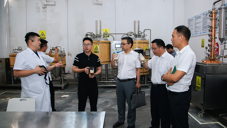 XCB_6016.jpg XCB_6016.jpg