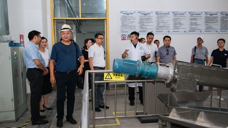 XCB_5994.jpg XCB_5994.jpg