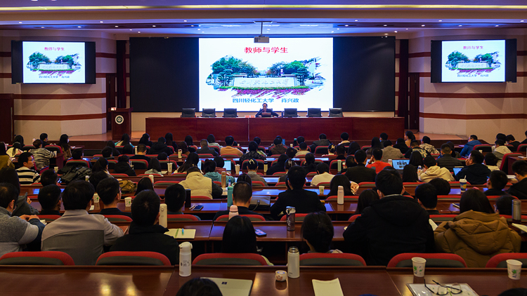 XCB_7055.jpg XCB_7055.jpg