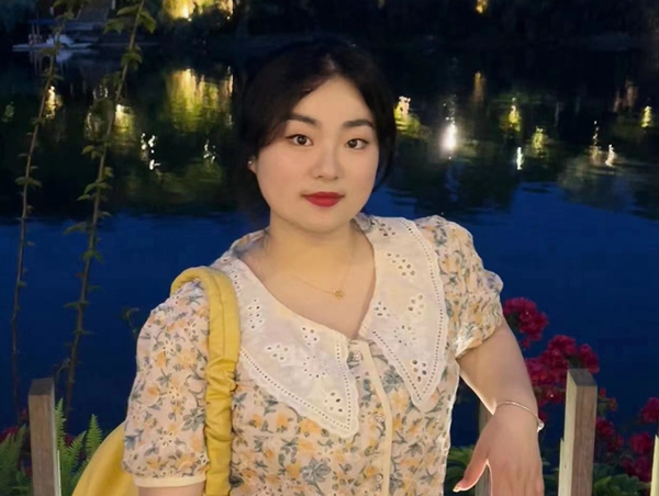 美术学院黄钰婷.jpg