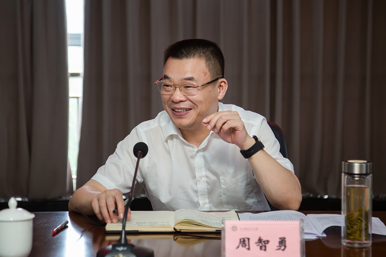 XCB_3911.jpg XCB_3911.jpg