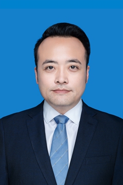 刘小楠照片（蓝底）.jpg