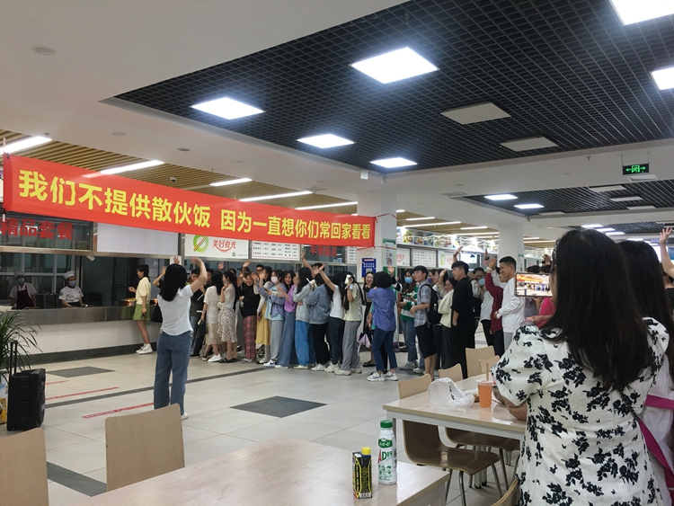 9-1吃鱼宴.jpg