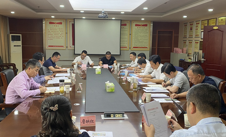 四川省科技厅景世刚副厅长专题听取四川省酿酒专用粮工程技术研究中心工作汇报.jpg
