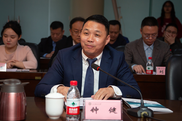 XCB_5273.jpg XCB_5273.jpg