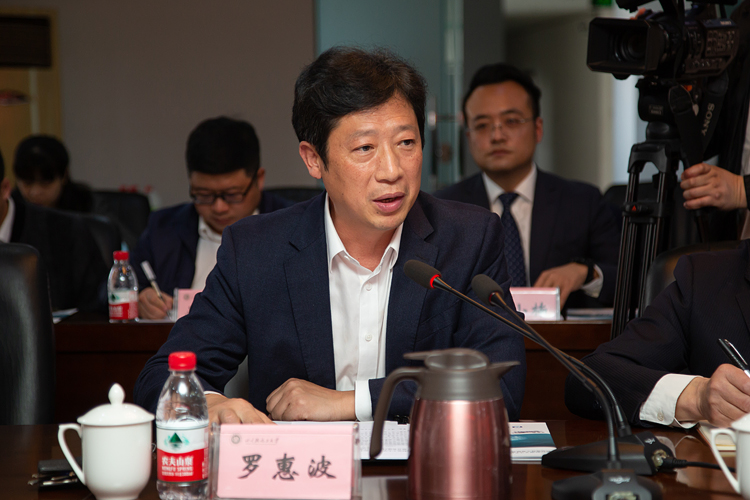 XCB_5245.jpg XCB_5245.jpg