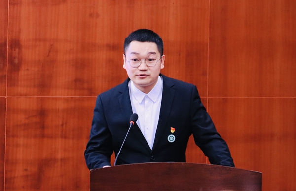 杨锐照片.jpg